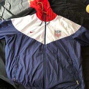 NIKE USA WIND RUNNER